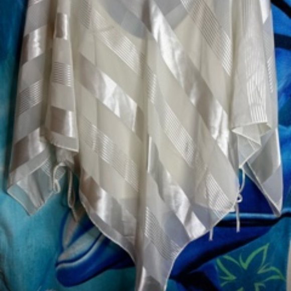 Dress Barn Tunic with Cami - Picture 2 of 6